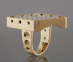 Ring "MATHEMATIK"- 750/-Gelbgold, 9 Akoya- Zuchtperlen.
Fotos:Erhard J. Scherpf